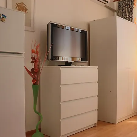 Garsoniera Iris Apartment Saturn